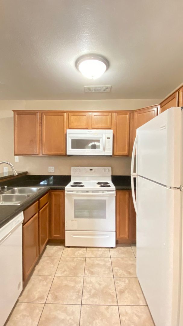 Building Photo - 3145 E Flamingo Rd
