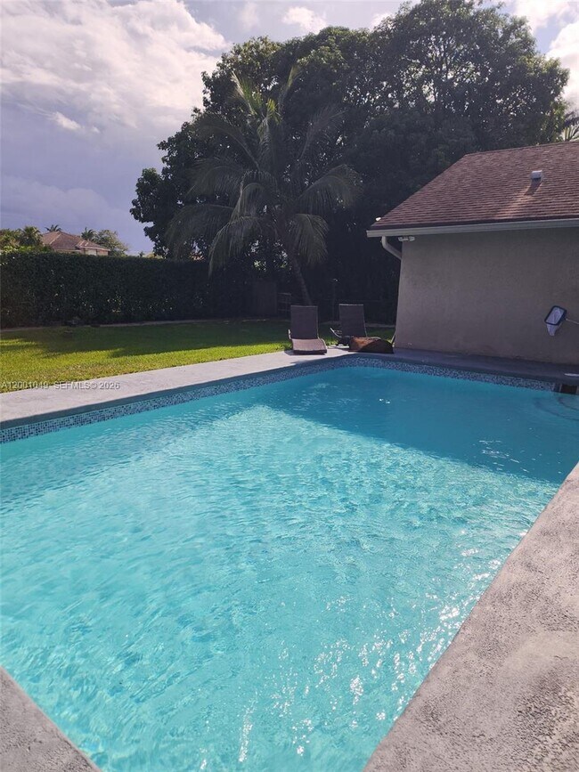 Building Photo - 11540 NW 27th Ct