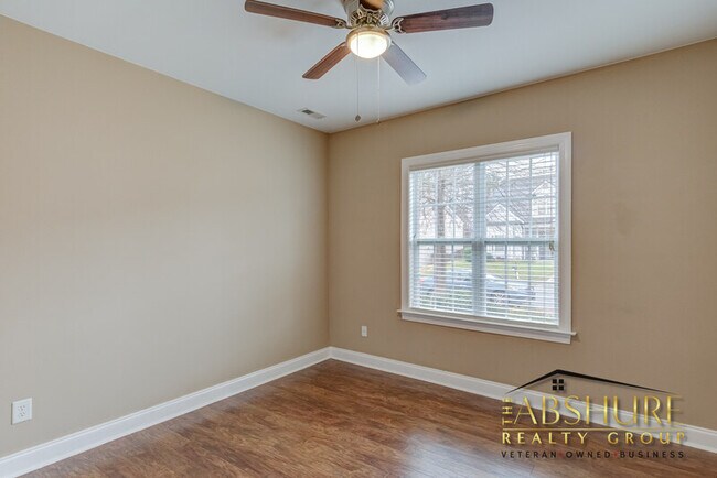 Building Photo - 325 Timber Meadow Lake