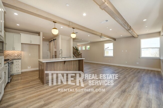 Building Photo - 8943 Fair Oaks Blvd