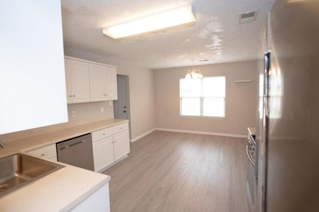 Building Photo - 503 Wendover Way