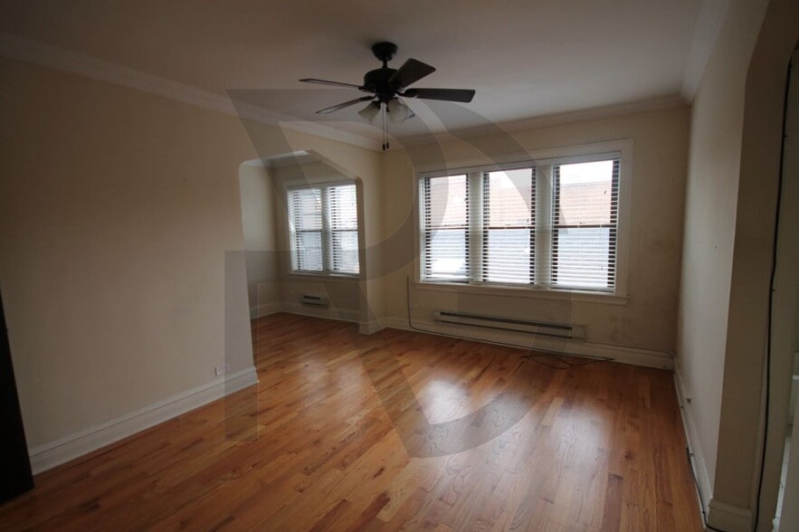 Building Photo - 4737 N Hermitage Ave