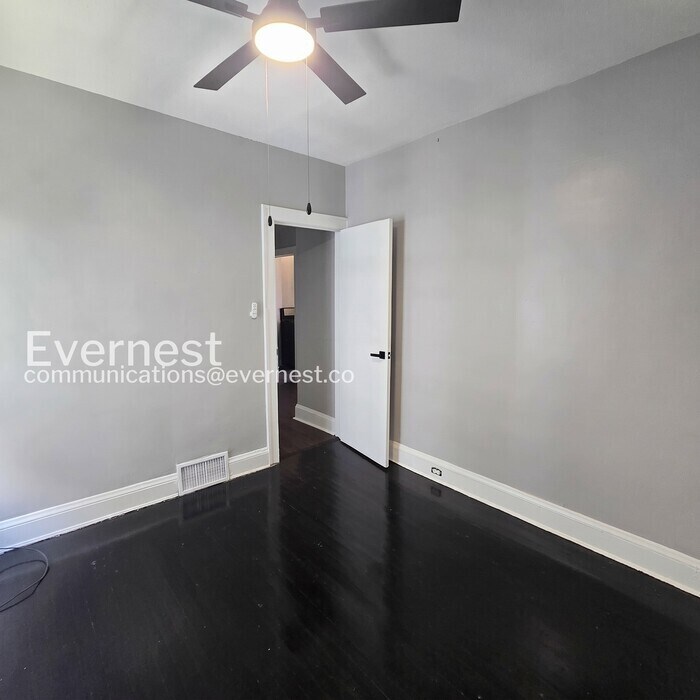 Building Photo - 3411 Beechwood Ave