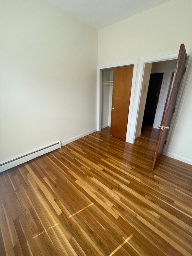Building Photo - Avl NOW - Half Fee! Sunny 1BR near Boston ...