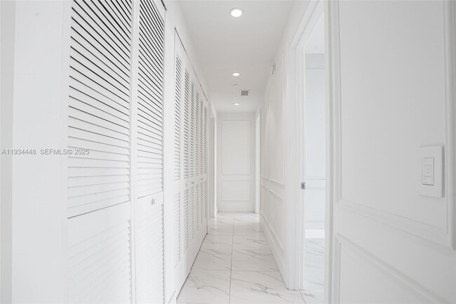 Building Photo - 2000 Metropica Wy