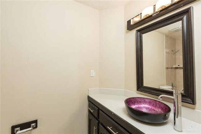Building Photo - 3821 Oriole Ave