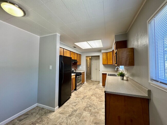 Building Photo - Charming Home Available in Tahoe Park!