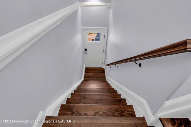 Building Photo - 419 10th Ave