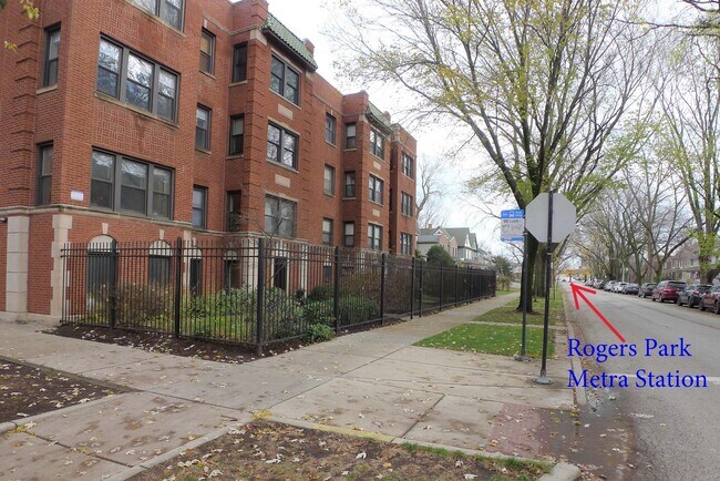 Building Photo - 1850 W Lunt Ave