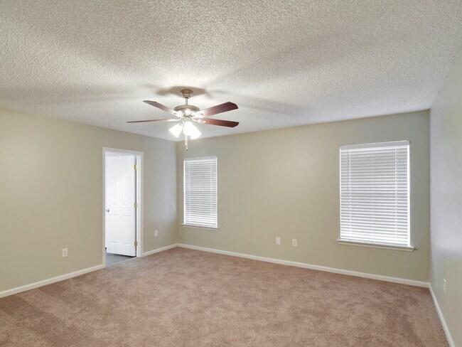 Building Photo - 2912 Ravine Hill Dr