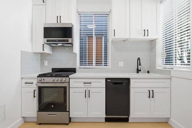 Building Photo - 381 Ivy St