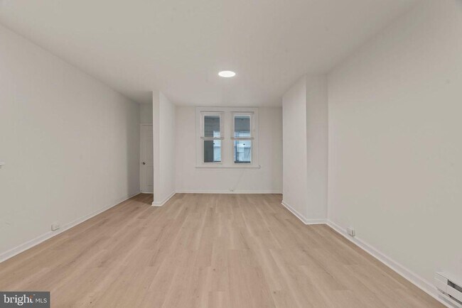 Building Photo - 19 W Seymour St