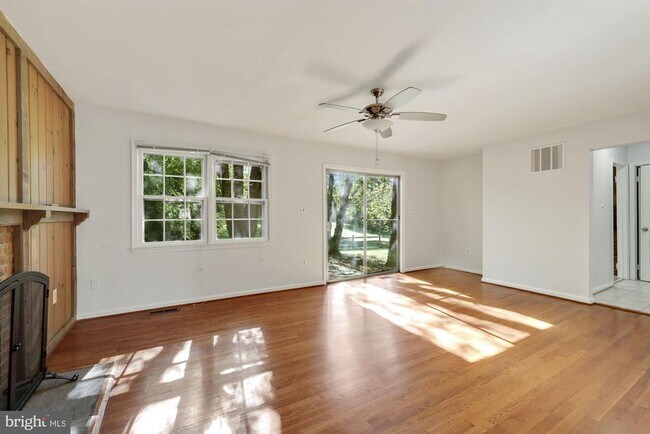 Building Photo - 8208 Gainsborough Ct W