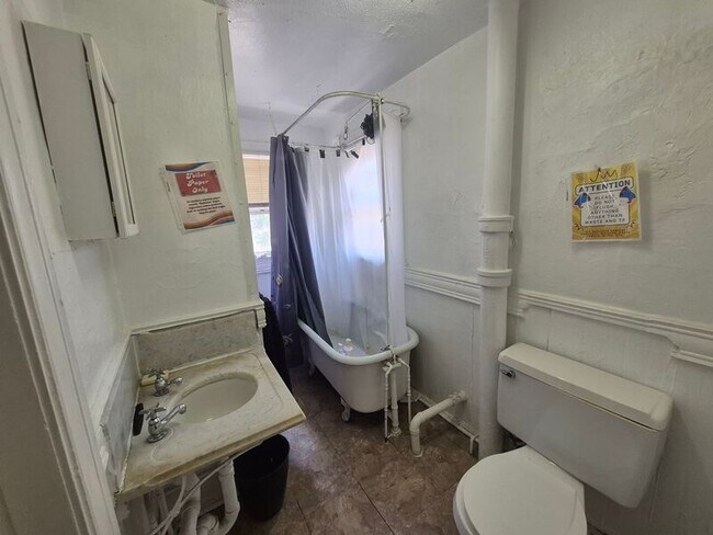 Building Photo - 427-431 E. Bijou St.