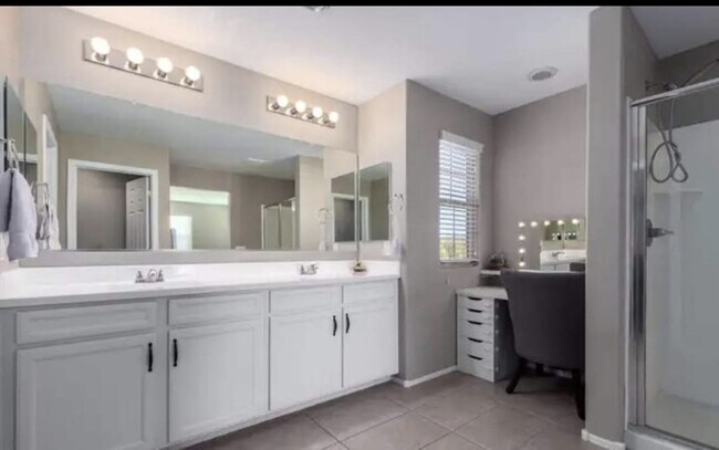 Master Bath - 4391 W Federal Way