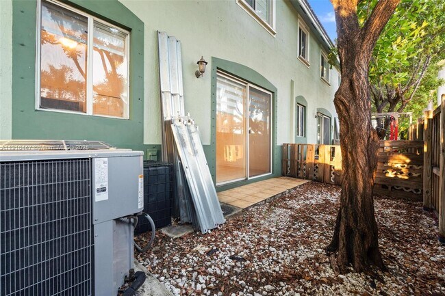 Building Photo - 1406 SE 26th Ct