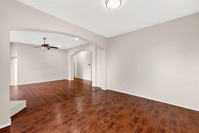 Building Photo - 2124 Newport Dr