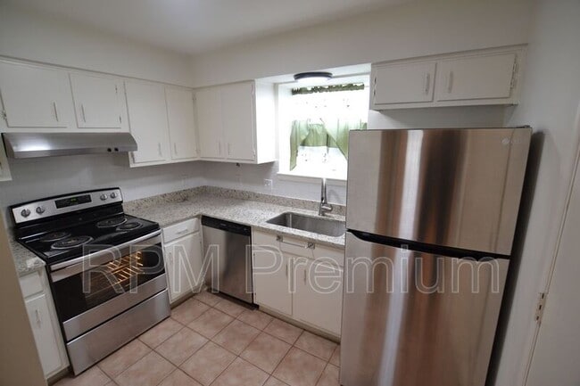 Building Photo - 1755 College Dr