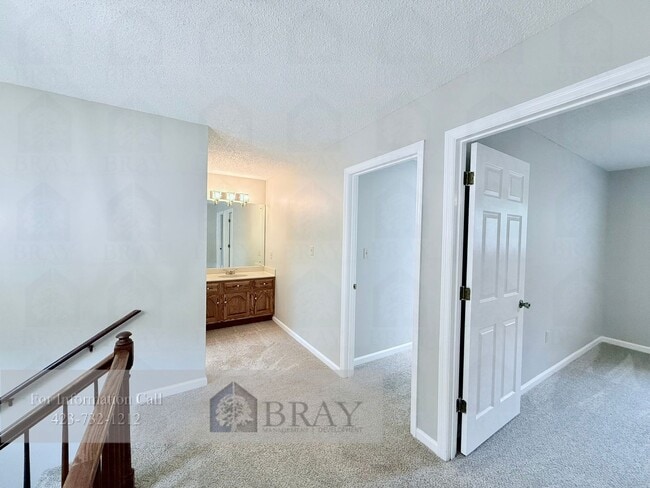 Building Photo - 411 Parkridge Dr