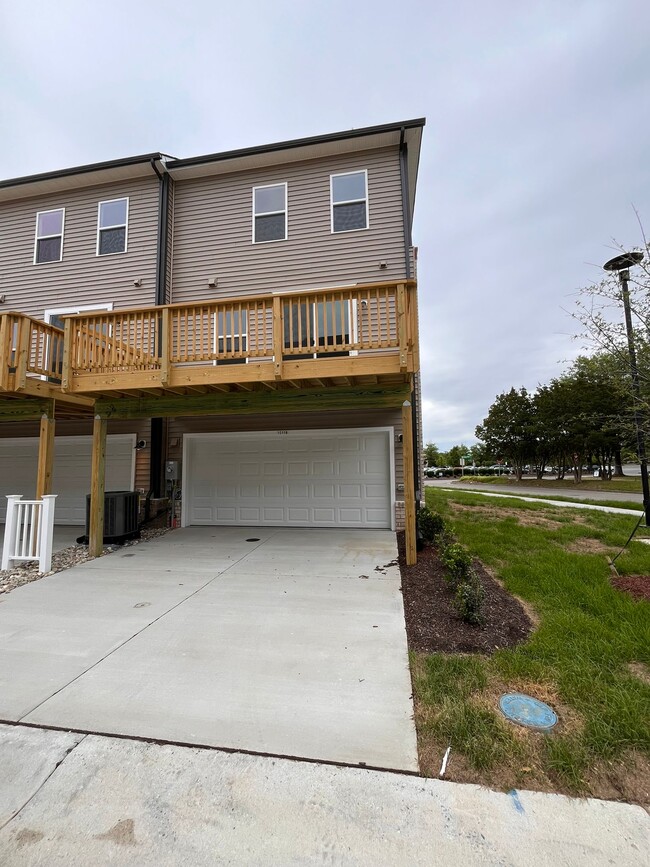 Building Photo - 10118 Virginia Blvd