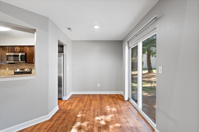 Building Photo - 412 N Village Cir