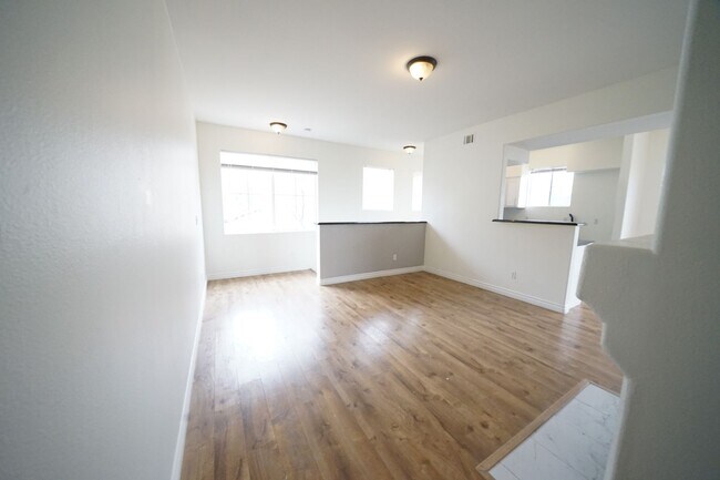 Building Photo - SHOWINGS START 4/1/2025