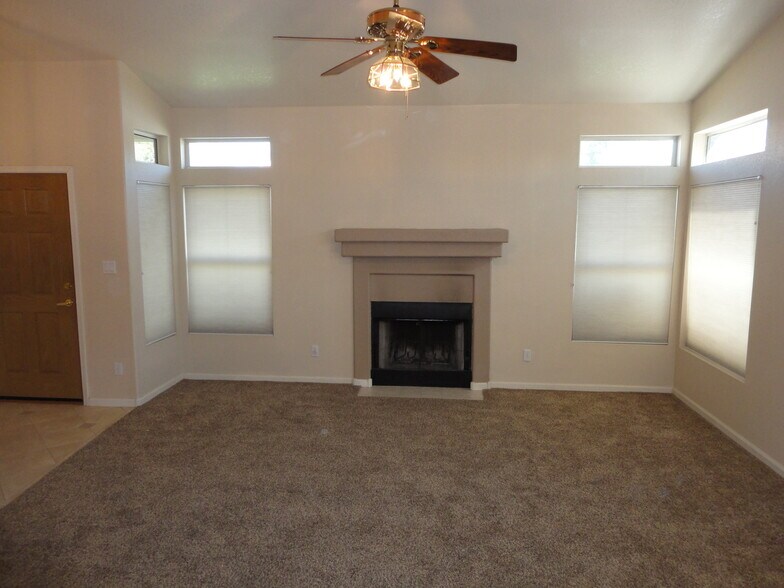 Building Photo - 233 W Verano Pl