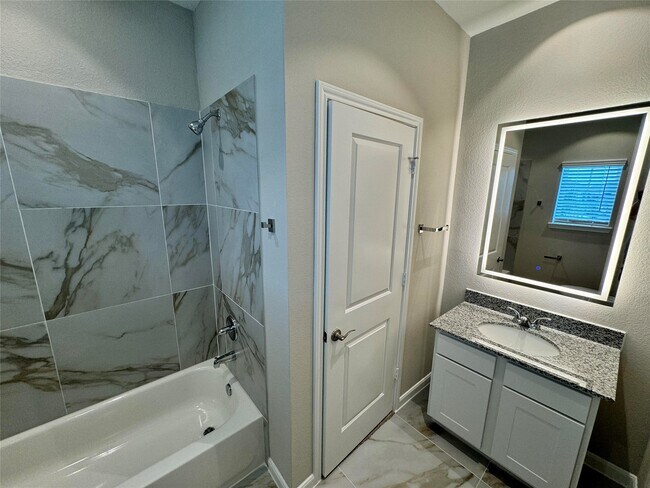 Building Photo - 12400 Greens Rd