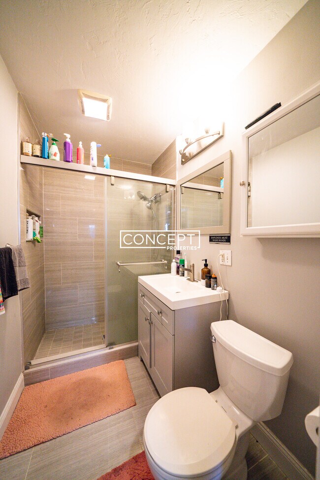 Building Photo - 4 Iroquois St