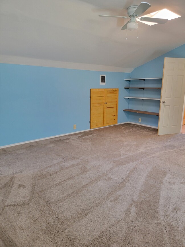 Building Photo - 37020 Schafer Rd