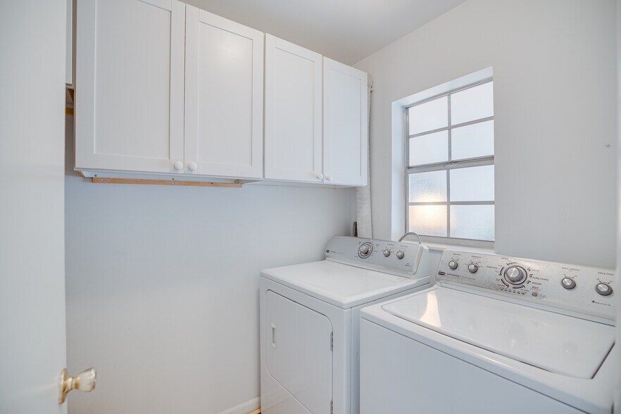 Building Photo - 2722 Cardinal Dr