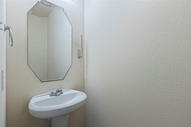 Building Photo - 12021 Pecangate Way