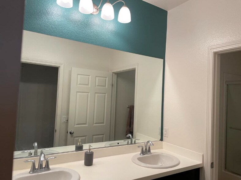 Building Photo - 6731 N Glasner Ln