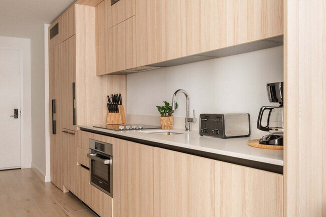 Building Photo - 225 N Miami Ave