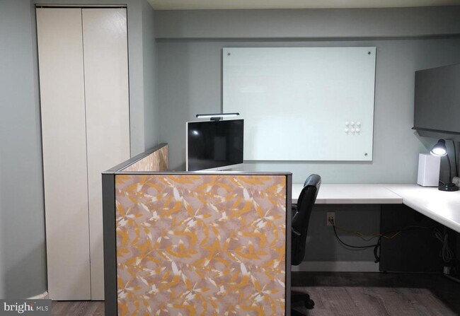 Building Photo - 17 Davis Ave