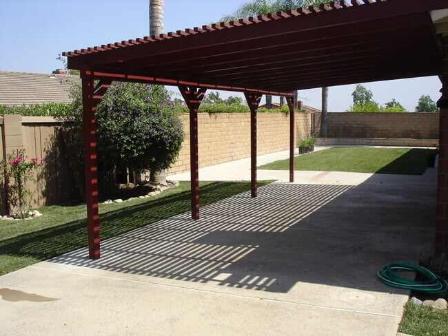 Building Photo - 1838 Coolcrest Way