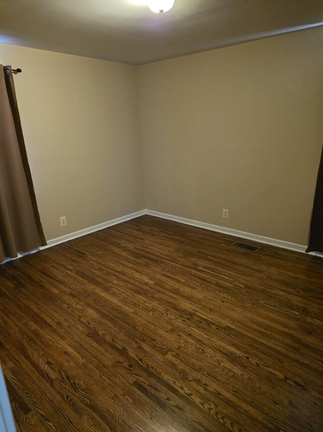 Building Photo - 3009 Sunnyview Dr