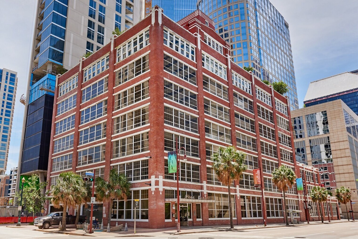 Building Photo - 401 Louisiana St