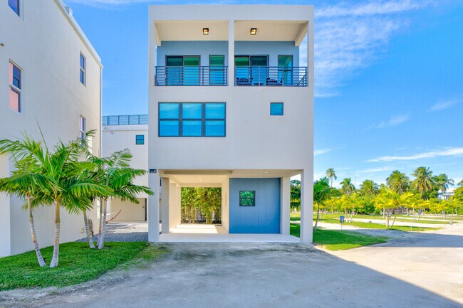 Building Photo - 99 Seaside Ave