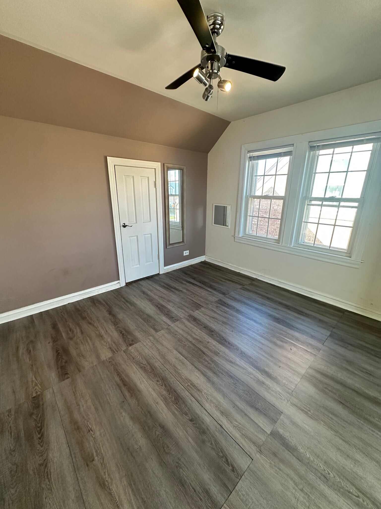 Building Photo - 7802 W Victoria St