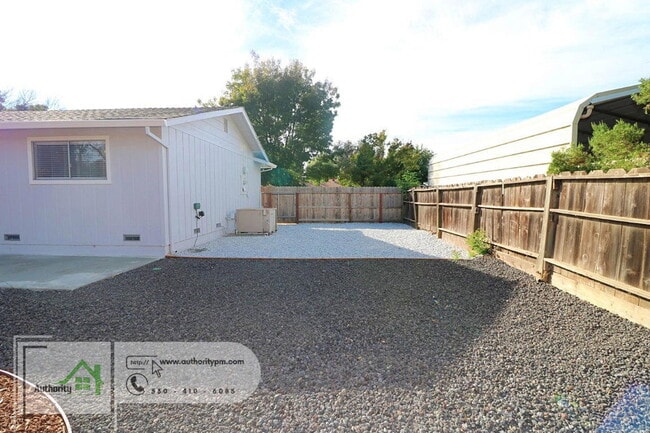 Building Photo - 155 Mary Ln