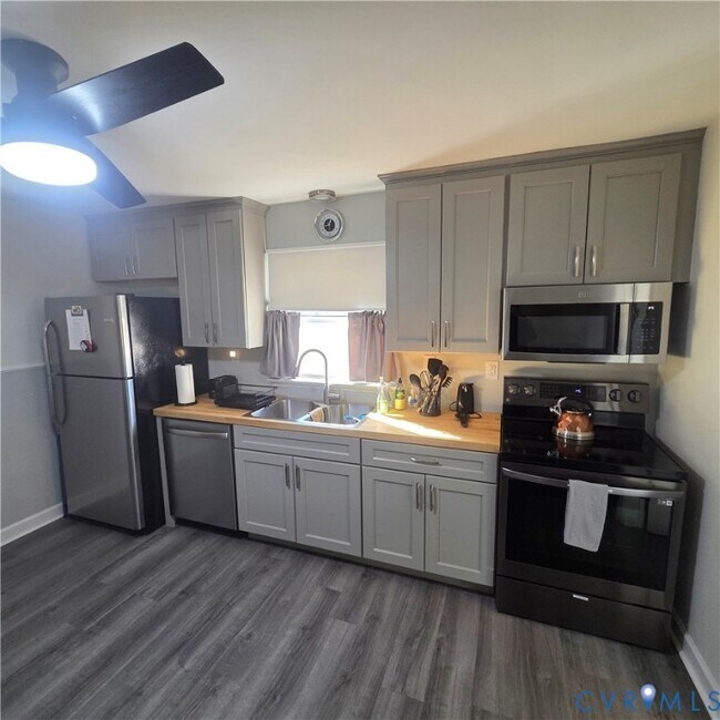 Building Photo - 9005 Pine Hill Rd