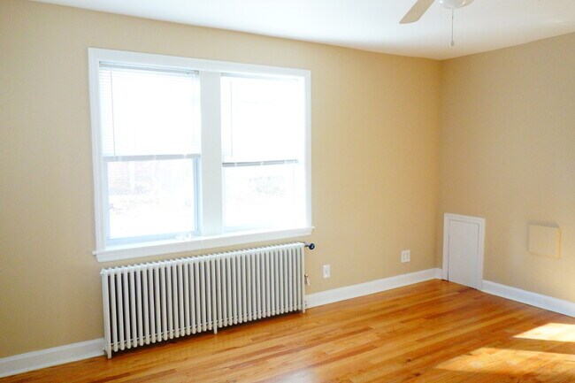 Building Photo - 8520 Greenwood Ave