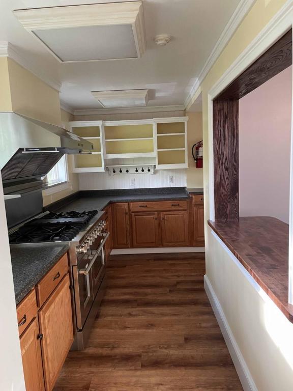 Building Photo - 526 Stewart Ave