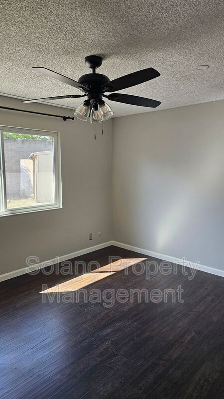Building Photo - 771 Quartz Ln