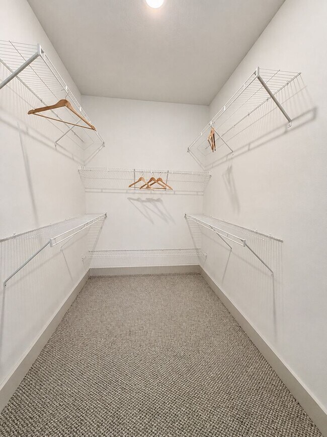 Building Photo - 724 Ellwood Ave