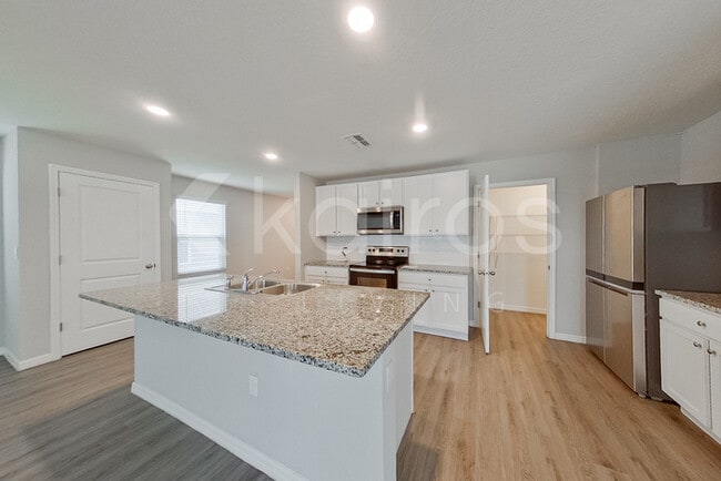 Building Photo - 4451 SW 85 Ln