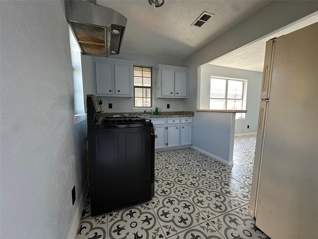 Building Photo - 7909 Avenue C