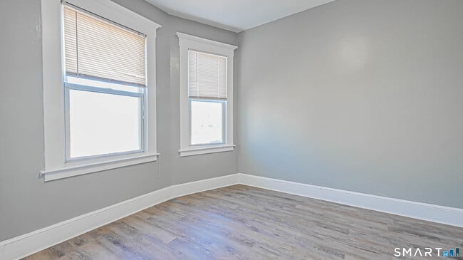 Building Photo - 88 William St