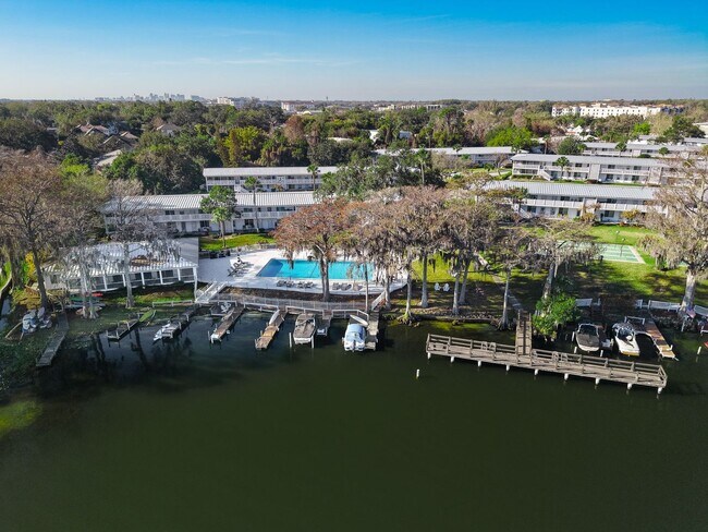 Building Photo - Lake Maitland Living | Mid-Century Charm